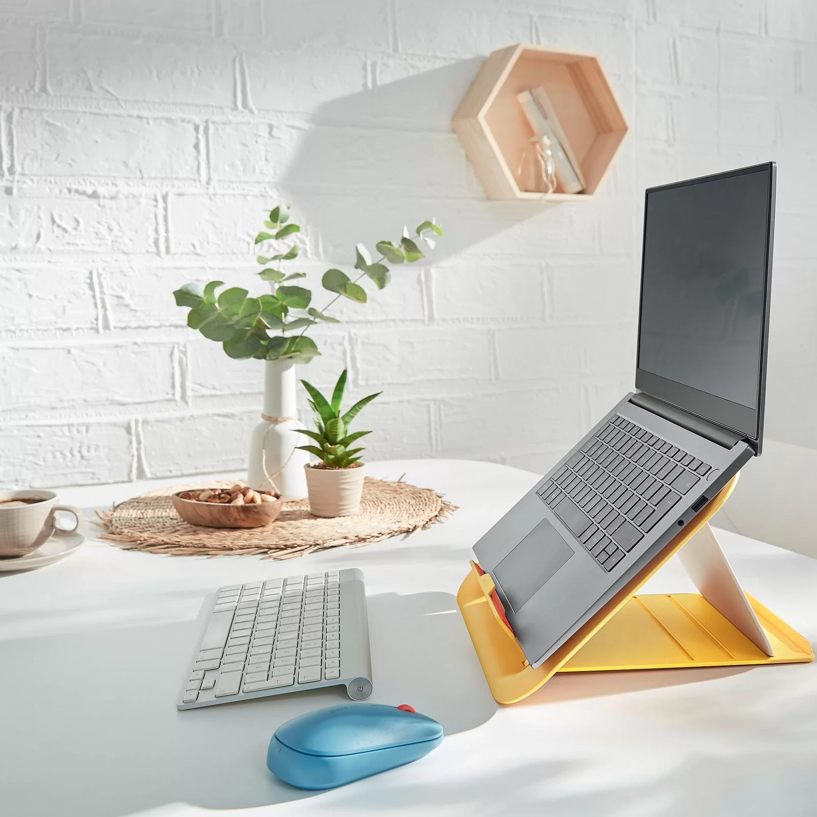 Suport p-u laptop LEITZ Cosy, reglabil, galben