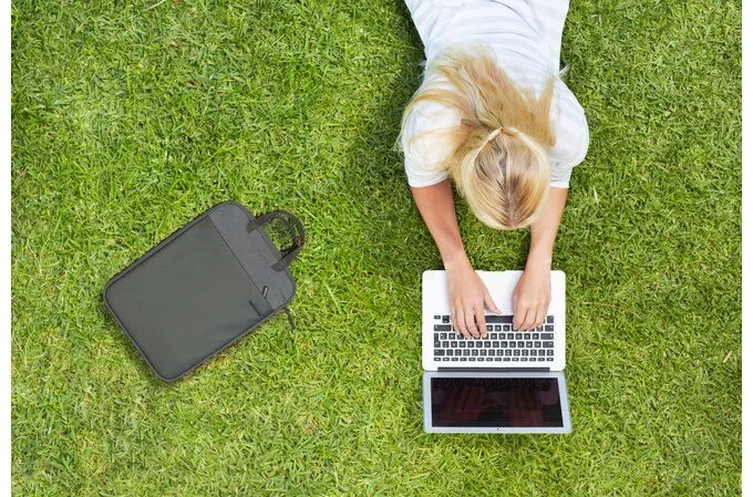 Husa KENSINGTON Eco pentru laptop, 14'', neagra